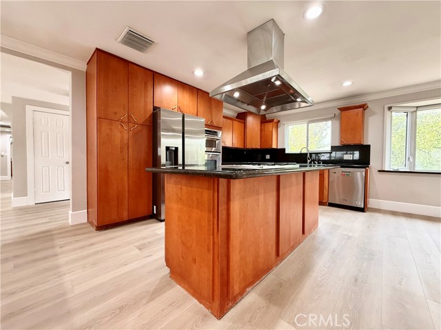 Detail Gallery Image 27 of 73 For 24204 Calvert, Woodland Hills,  CA 91367 - 6 Beds | 3 Baths