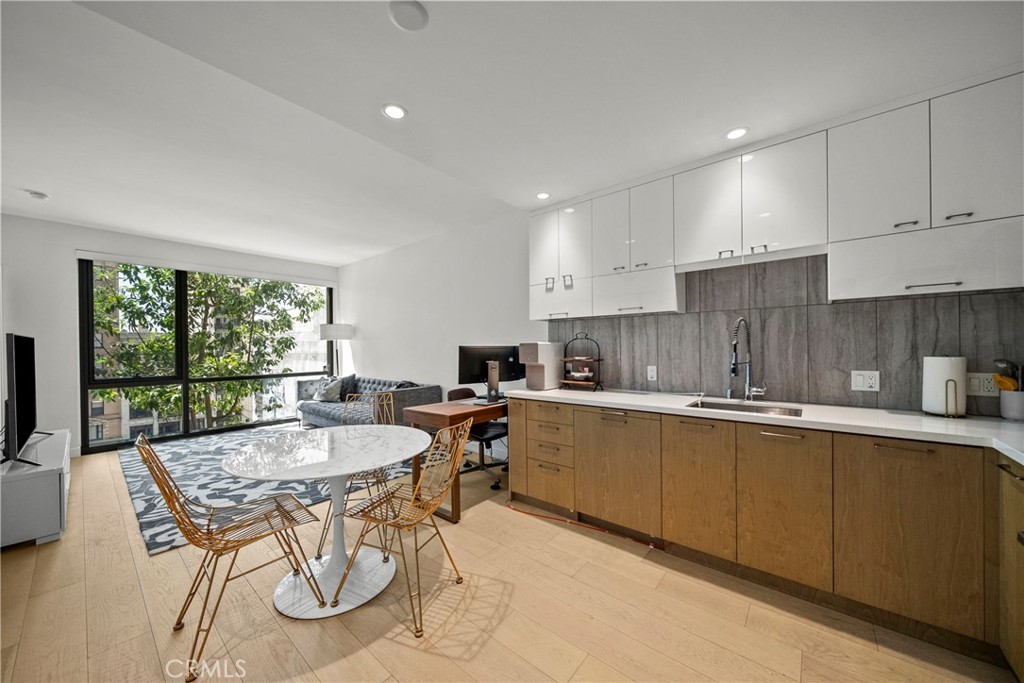 400 S Broadway #828