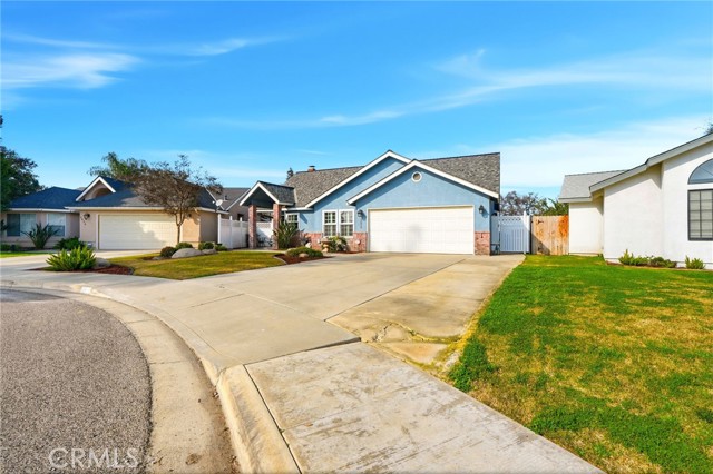 Detail Gallery Image 3 of 49 For 5028 W Hillsdale, Visalia,  CA 93291 - 3 Beds | 1/1 Baths