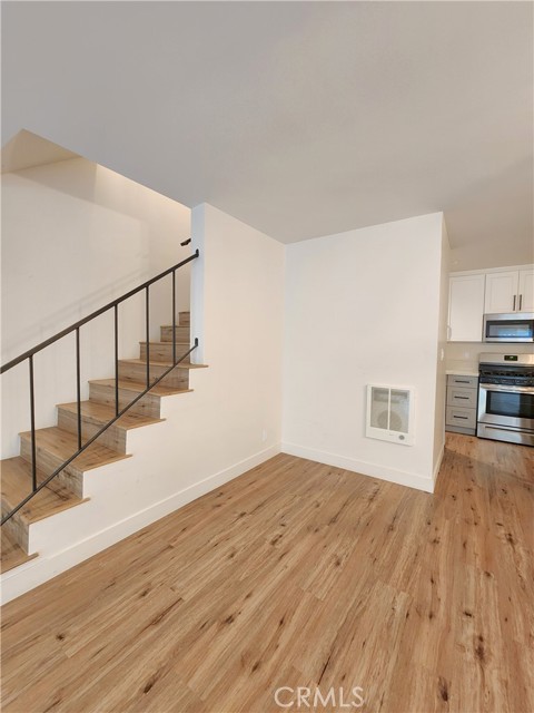 Detail Gallery Image 10 of 28 For 120 S Francisca Ave #16,  Redondo Beach,  CA 90277 - 2 Beds | 2/1 Baths