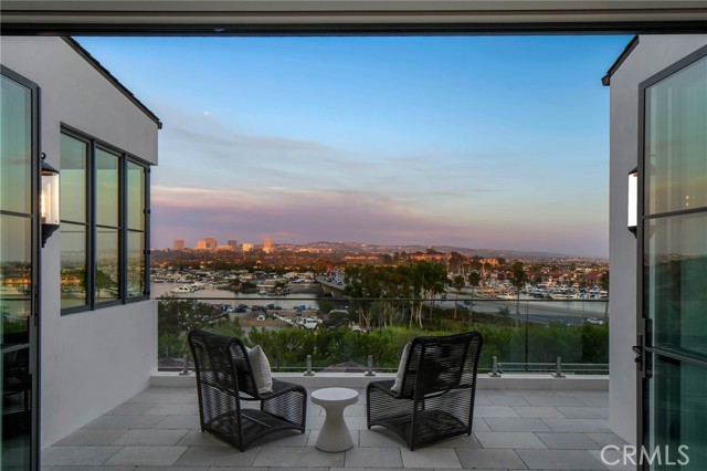 Detail Gallery Image 59 of 75 For 112 Kings Pl, Newport Beach,  CA 92663 - 6 Beds | 7/1 Baths