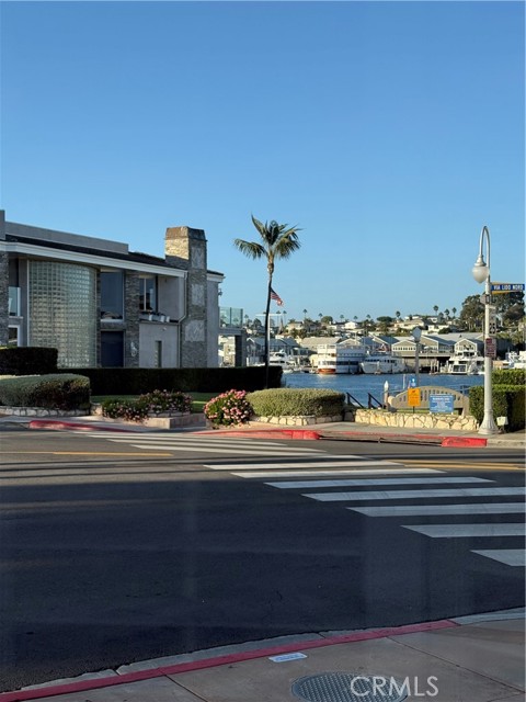 Detail Gallery Image 6 of 8 For 204 via Antibes #1/2,  Newport Beach,  CA 92663 - 2 Beds | 2 Baths