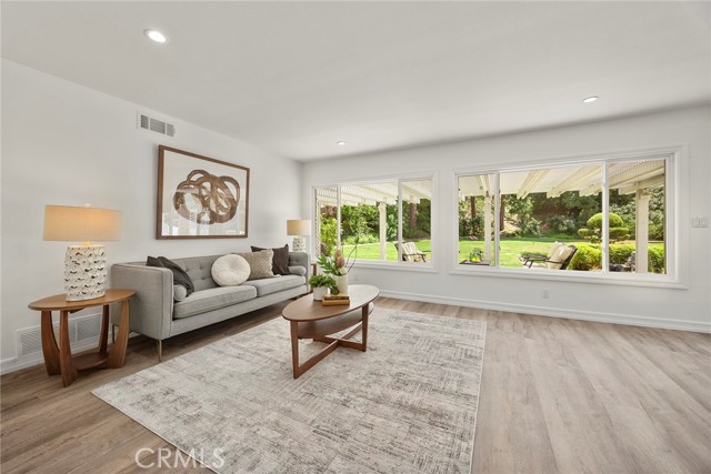 Image 6 of 38 For 1000 Verona Drive