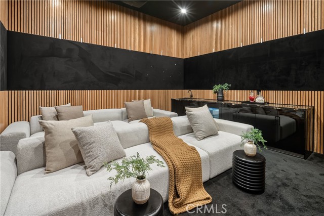 Detail Gallery Image 19 of 56 For 20511 Wells Dr, Woodland Hills,  CA 91364 - 6 Beds | 6/1 Baths