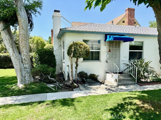 222 N Screenland Drive, Burbank CA: https://media.crmls.org/medias/70f30092-8838-4f06-a422-af29c3e0c87e.jpg