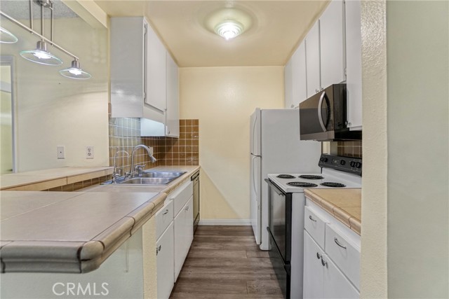 Detail Gallery Image 10 of 46 For 8650 Gulana #C1056,  Playa Del Rey,  CA 90293 - 2 Beds | 2 Baths