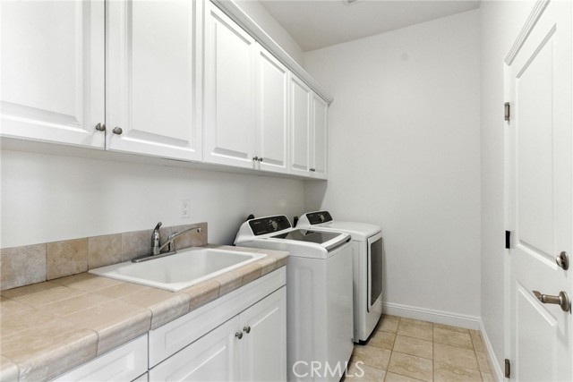 Detail Gallery Image 16 of 46 For 12303 Hemmerling Ln, Bakersfield,  CA 93311 - 4 Beds | 4 Baths