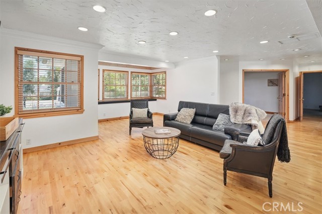 922 Carefree Drive, Simi Valley CA: https://media.crmls.org/medias/70f40a3e-3835-4489-b9b9-8e623d914e9e.jpg