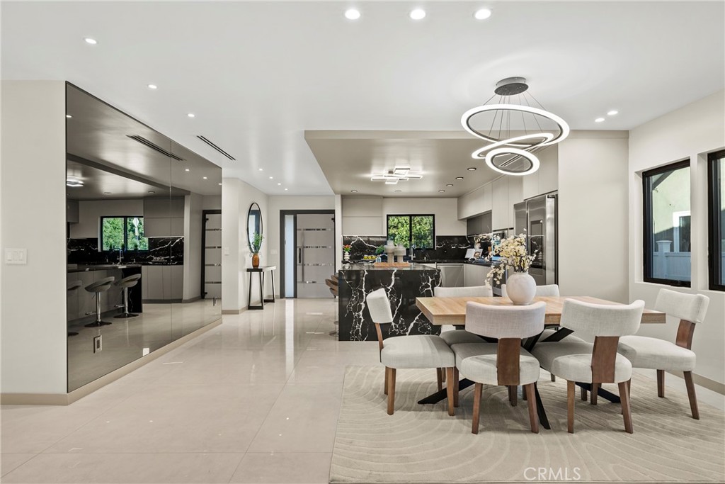 https://media.crmls.org/medias/70f4c826-3a6f-4619-bb2b-c8eaa873d351.jpg?preset=X-Large