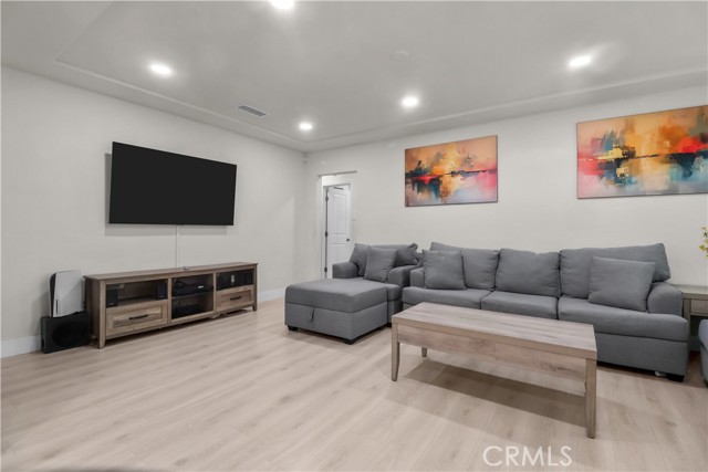 Detail Gallery Image 8 of 25 For 200 E Barclay St, Long Beach,  CA 90805 - 3 Beds | 1 Baths