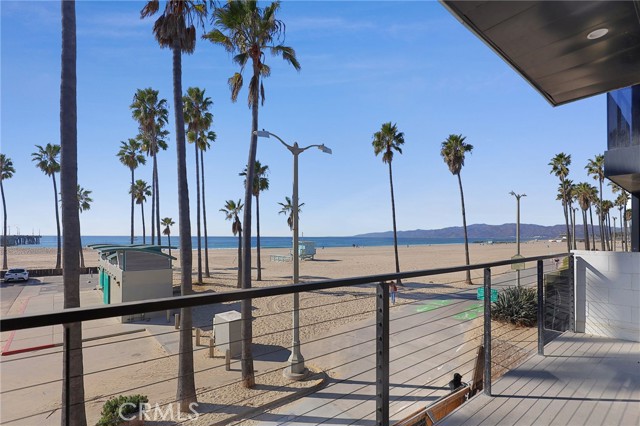 3011 Ocean Front Walk, Venice CA: https://media.crmls.org/medias/70f5b5c6-30c6-4c9e-9407-7bb9091e149f.jpg