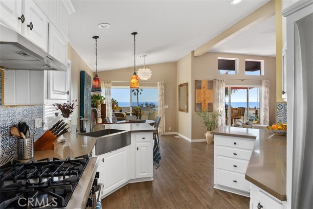 Open concept kitchen ideal for entertaining