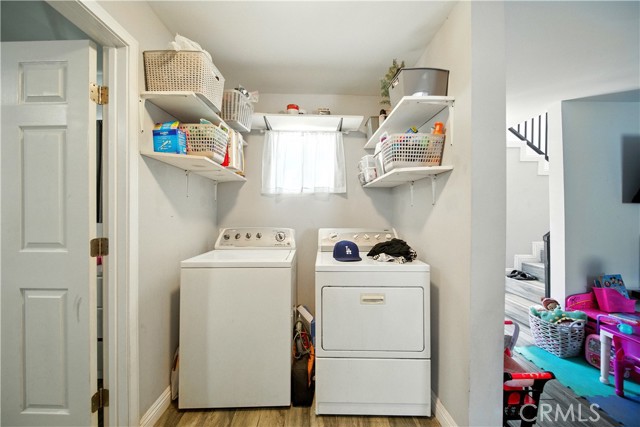 1142 E Century Boulevard, Los Angeles CA: https://media.crmls.org/medias/70f693b0-8196-43af-876d-1f50e64ae890.jpg