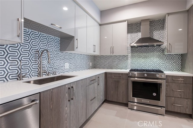 Detail Gallery Image 9 of 21 For 2225 Mira Vista Ave #206,  Montrose,  CA 91020 - 3 Beds | 2 Baths