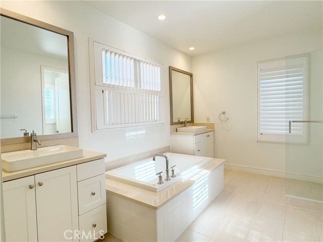 Detail Gallery Image 8 of 14 For 184 Villa, Irvine,  CA 92602 - 4 Beds | 3 Baths