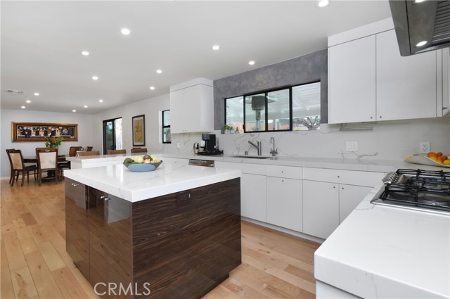 4751 Del Moreno Drive, Woodland Hills CA: https://media.crmls.org/medias/70f89325-3474-40df-b313-751a5aa65cf4.jpg