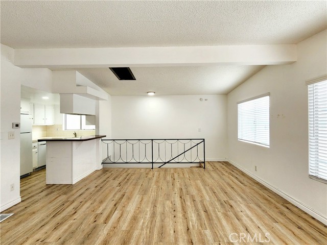 Detail Gallery Image 2 of 17 For 326 10th Place, Manhattan Beach,  CA 90266 - 3 Beds | 2 Baths