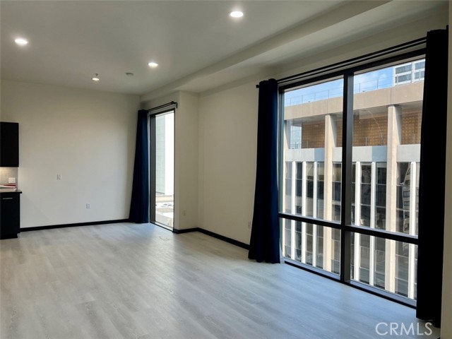 Detail Gallery Image 5 of 30 For 655 S Hope St #1200,  Los Angeles,  CA 90017 - 1 Beds | 1 Baths