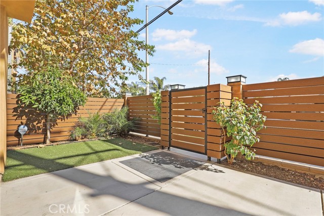 Detail Gallery Image 38 of 41 For 14100 W Monroe Pl, Van Nuys,  CA 91405 - 3 Beds | 4 Baths