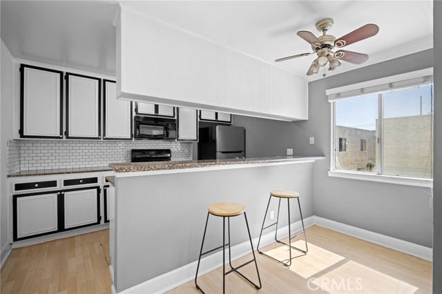Detail Gallery Image 8 of 20 For 7045 Woodley Ave #212,  Van Nuys,  CA 91406 - 2 Beds | 2 Baths