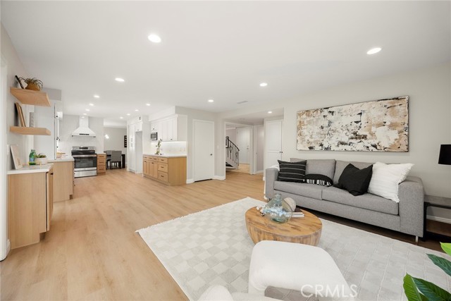 Detail Gallery Image 3 of 30 For 2108 via Caliente, Fullerton,  CA 92833 - 5 Beds | 4 Baths