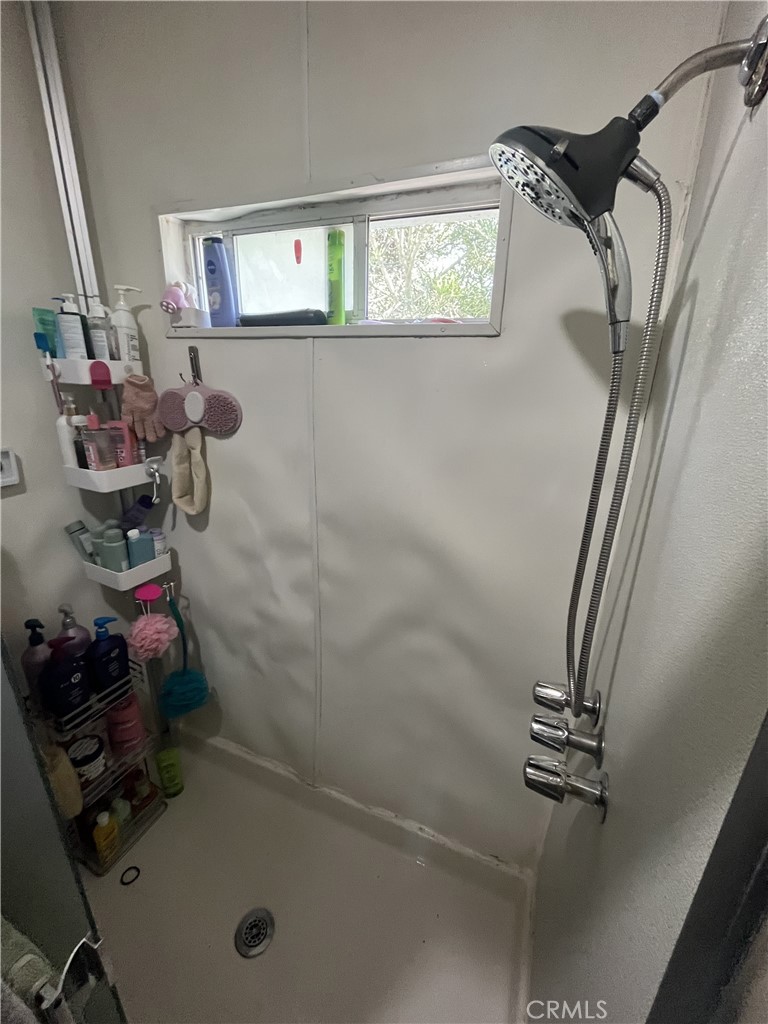 https://media.crmls.org/medias/70fbfffb-cc8d-4687-9cc1-2cebaddfc7af.jpg?preset=X-Large