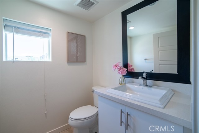 Detail Gallery Image 11 of 13 For 19513 Herringbone Dr, Northridge,  CA 91324 - 3 Beds | 2/1 Baths