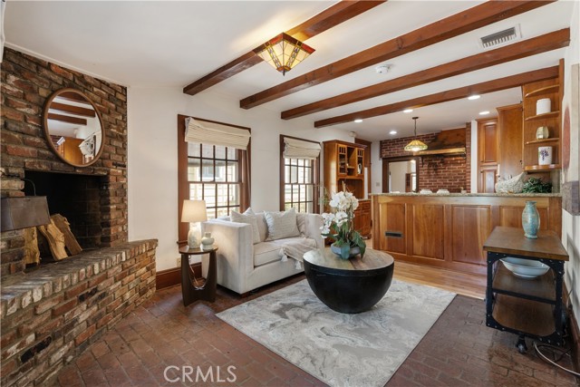 211 E Virginia Avenue, Glendora CA: https://media.crmls.org/medias/70fc7c2c-b7cc-4df4-9c9c-6ba587e90928.jpg