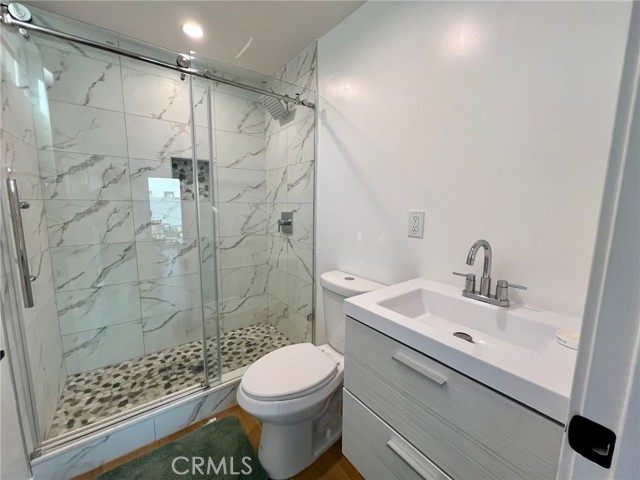 Detail Gallery Image 23 of 45 For 654 Penrith, Los Angeles,  CA 90023 - 6 Beds | 5 Baths