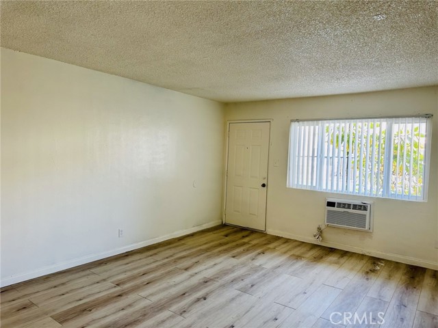 Detail Gallery Image 3 of 8 For 4830 Canoga St #E,  Montclair,  CA 91763 - 1 Beds | 1 Baths