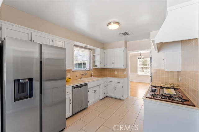 Detail Gallery Image 7 of 19 For 23017 Sylvan Street, Woodland Hills,  CA 91367 - 3 Beds | 2/1 Baths