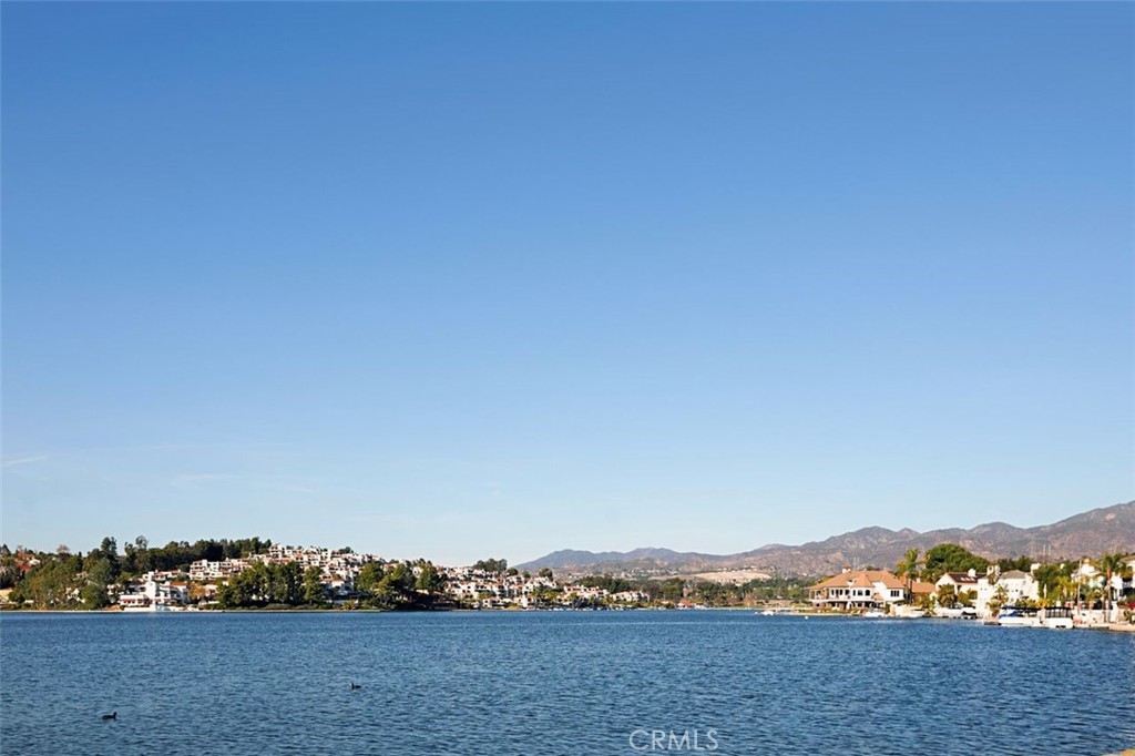https://media.crmls.org/medias/70fd7859-4cb8-4de9-8d55-2972330dac57.jpg?preset=X-Large