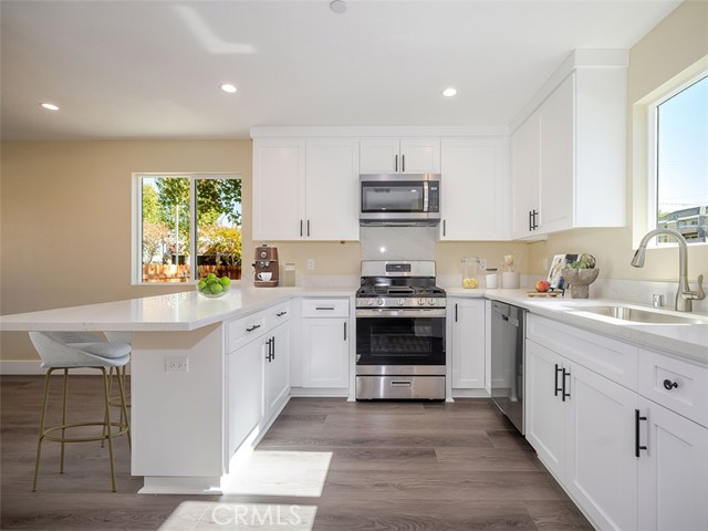 Detail Gallery Image 7 of 19 For 24743 Valley St #1,  Newhall,  CA 91321 - 3 Beds | 2/1 Baths