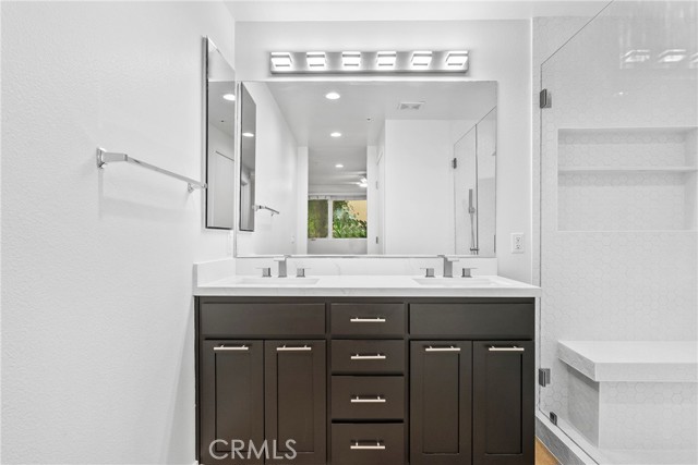 Detail Gallery Image 11 of 34 For 21301 Erwin #206,  Woodland Hills,  CA 91367 - 2 Beds | 2 Baths