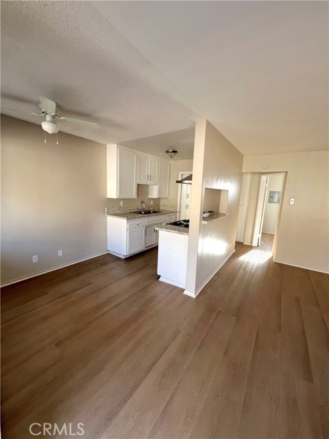 1004 E 5th Street, Long Beach CA: https://media.crmls.org/medias/70fdd49d-7a4f-4f10-86aa-6ebc0d801e3d.jpg