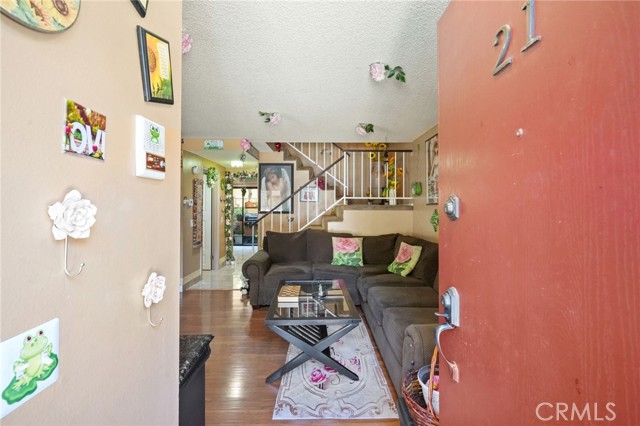 Detail Gallery Image 5 of 38 For 13540 Hubbard St #21,  Sylmar,  CA 91342 - 2 Beds | 1/1 Baths