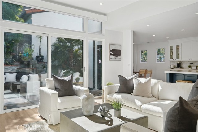 2501 N Poinsettia Avenue, Manhattan Beach CA: https://media.crmls.org/medias/70ff184e-c7bb-47a7-abeb-00eb3f1b0435.jpg