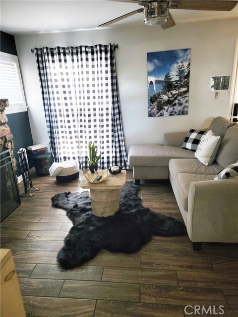 Detail Gallery Image 4 of 18 For 541 Timber, Big Bear Lake,  CA 92315 - 2 Beds | 1 Baths