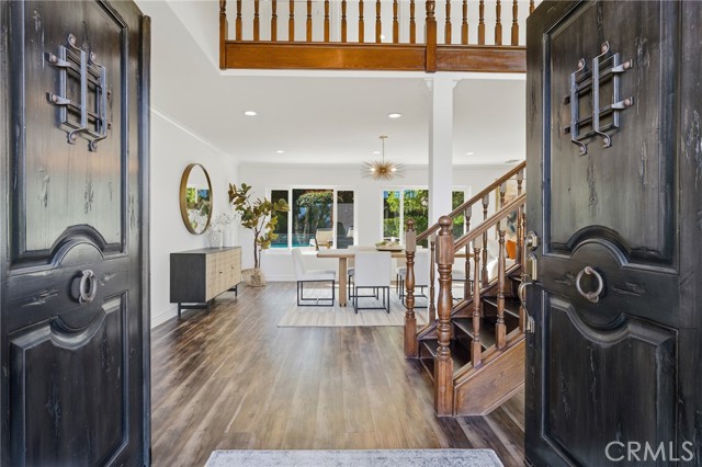 Detail Gallery Image 4 of 34 For 3831 Saint Johnswood Dr, Woodland Hills,  CA 91364 - 5 Beds | 3/1 Baths