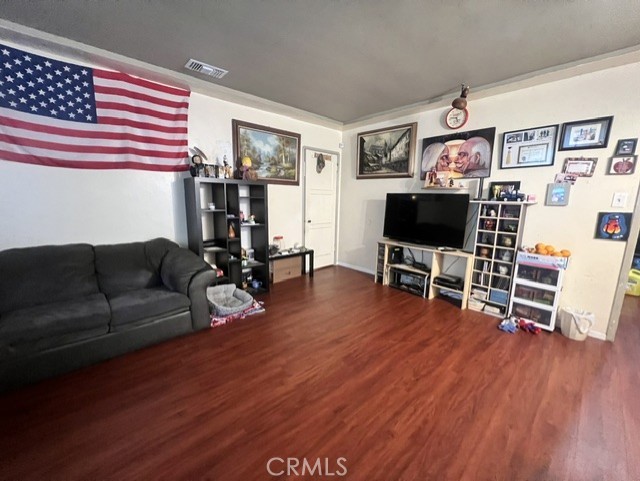 https://media.crmls.org/medias/70ffbb27-0f86-40f1-bcef-3ff866c9f88c.jpg?preset=X-Large