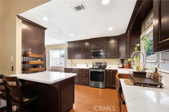 Detail Gallery Image 13 of 41 For 10330 Orange St, Rancho Cucamonga,  CA 91737 - 4 Beds | 2 Baths