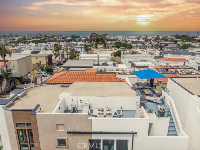 719 1st Place, Hermosa Beach CA: https://media.crmls.org/medias/71003619-5cc5-48d8-b255-b1586cbba570.jpg