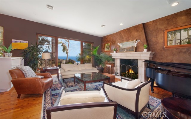 Detail Gallery Image 11 of 26 For 1131 Emerald Bay, Laguna Beach,  CA 92651 - 5 Beds | 5/1 Baths