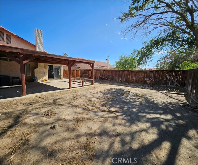 10966 Willow Lane, Adelanto CA: https://media.crmls.org/medias/7101f590-7b08-4ddd-bb49-f5cad90909c6.jpg
