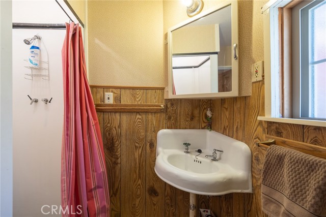 352 Big Bear Trail, Fawnskin CA: https://media.crmls.org/medias/71035260-1c51-485c-9d66-060bc4e72c46.jpg