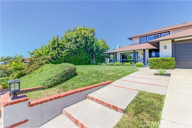 25701 Minoa Drive, Mission Viejo CA: https://media.crmls.org/medias/7103590f-a796-4696-b500-3c1775484976.jpg