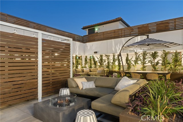 Detail Gallery Image 21 of 38 For 1333 S Orange Grove Ave #401,  Los Angeles,  CA 90019 - 3 Beds | 2/1 Baths