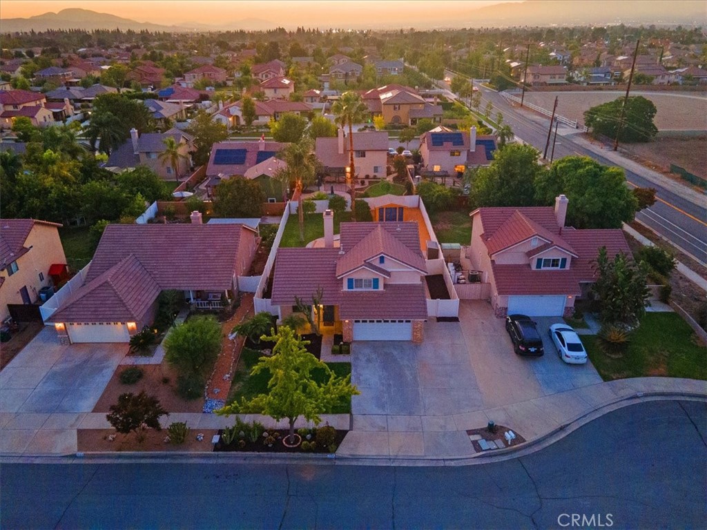 https://media.crmls.org/medias/71043331-985e-488b-9c05-f95d31fc5cb5.jpg?preset=X-Large