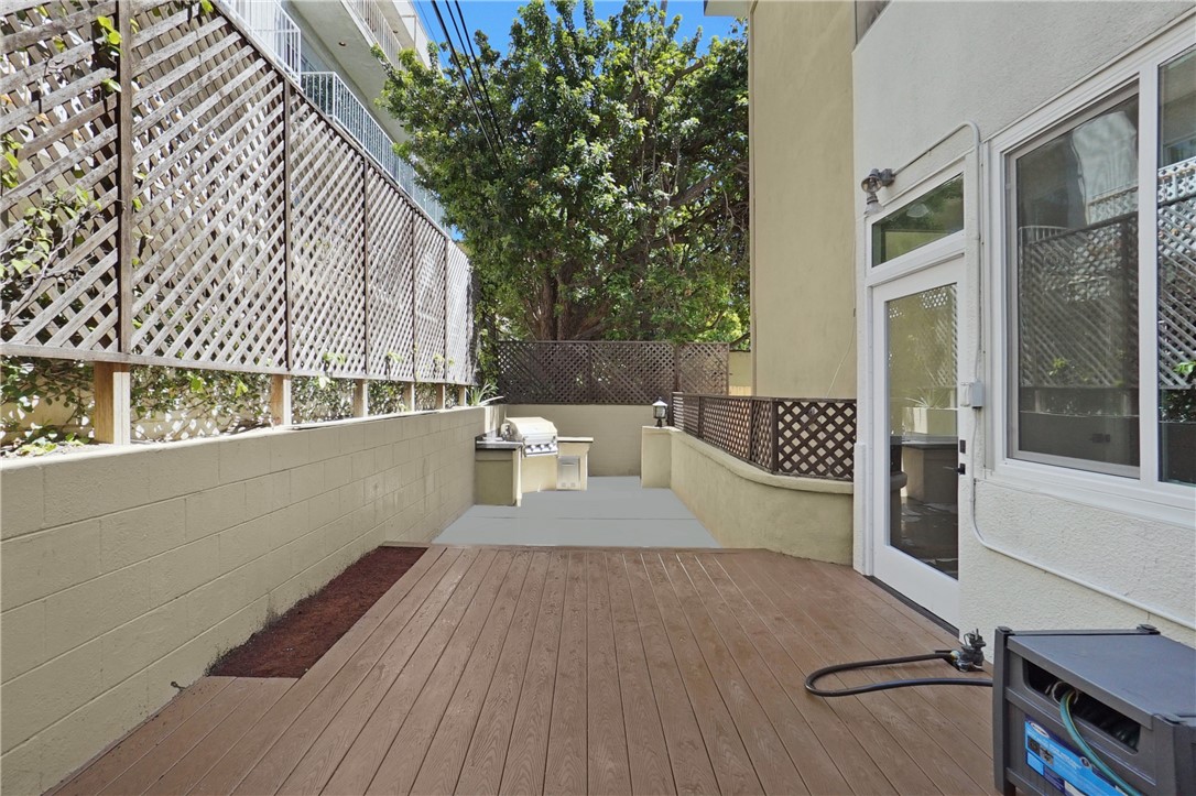 Detail Gallery Image 28 of 34 For 10633 Kinnard Ave #4,  Los Angeles,  CA 90024 - 2 Beds | 2 Baths