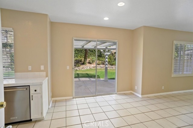 Detail Gallery Image 3 of 21 For 28048 Memory Ln, Valencia,  CA 91354 - 3 Beds | 3 Baths